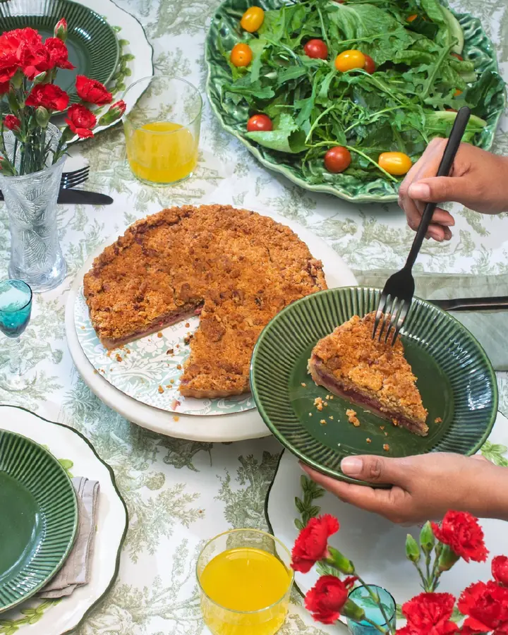 Torta Apple and Mora Crumble de The Gay Baker