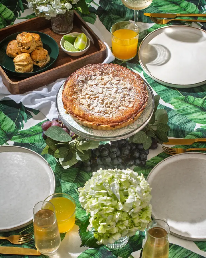Bakewell Tart entera de The Gay Baker