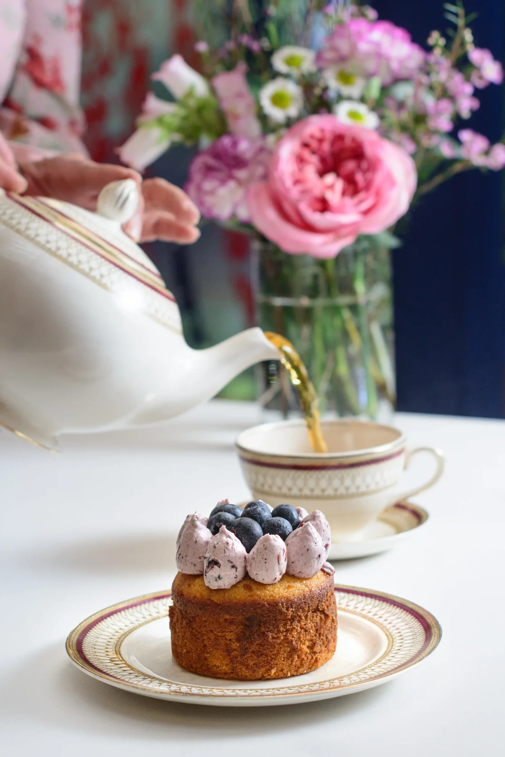 Té de hoja suelta y cultura británica en The Gay Baker
